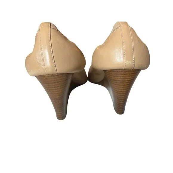 Tory Burch Beige Buttery Leather Wedge Heels Gold Logo Womens Size 10M Classic - Picture 4 of 12
